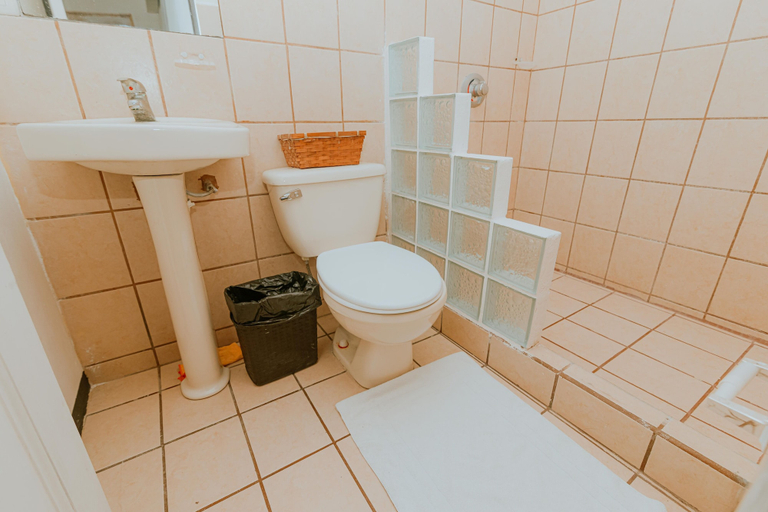 Bathroom 3, VAL HOTEL, Aguirre
