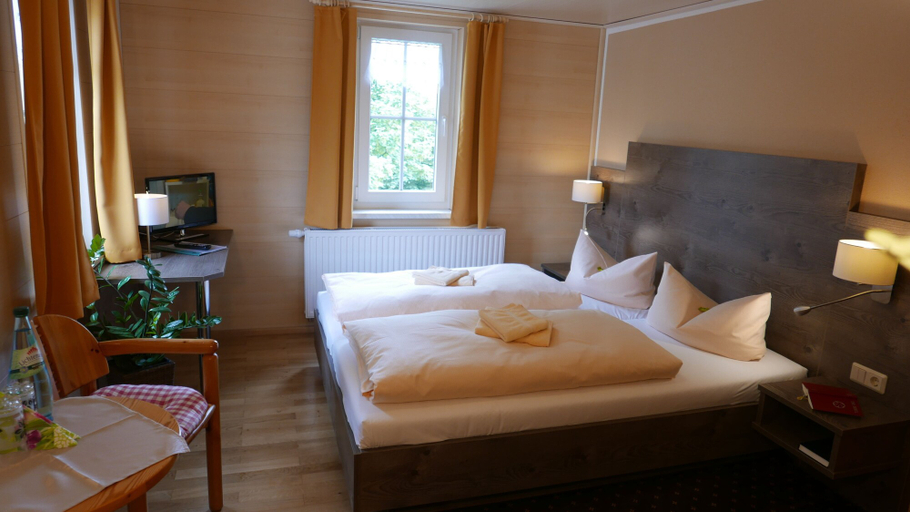 Bedroom 2, Hotel Dachsbaude & Kammbaude, Mittelsachsen