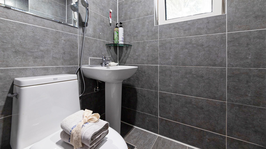 Bathroom 4, Jeju Batdol Pension, Jeju