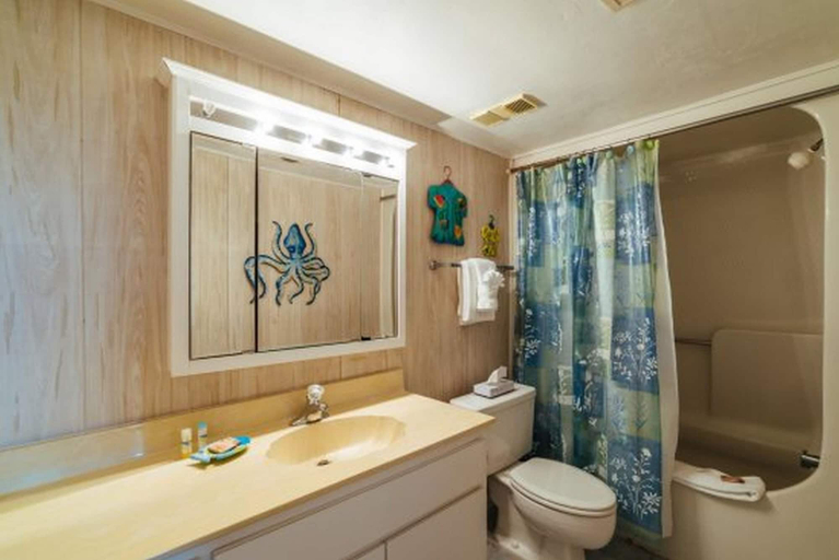 Bathroom 3, Gateway Villas by Coastal Vacation Properties, Lee