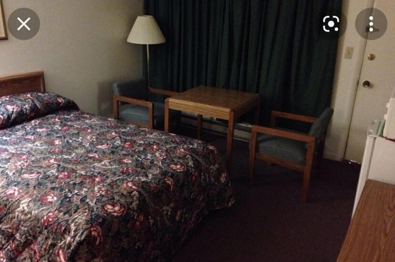 Bedroom 4, Super9 inn, Calhoun