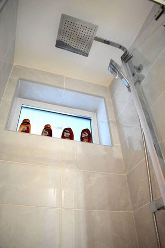 Bathroom 4, Remarkable 2-bed Apartment in Leafy Sefton Park, Sefton