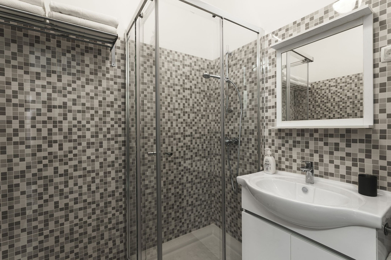 Bathroom 3, Fanqueiros Deluxe Apartment, Lisbon