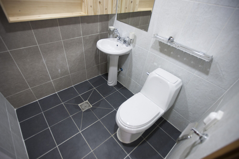 Bathroom 3, Misori Guesthouse, Buk
