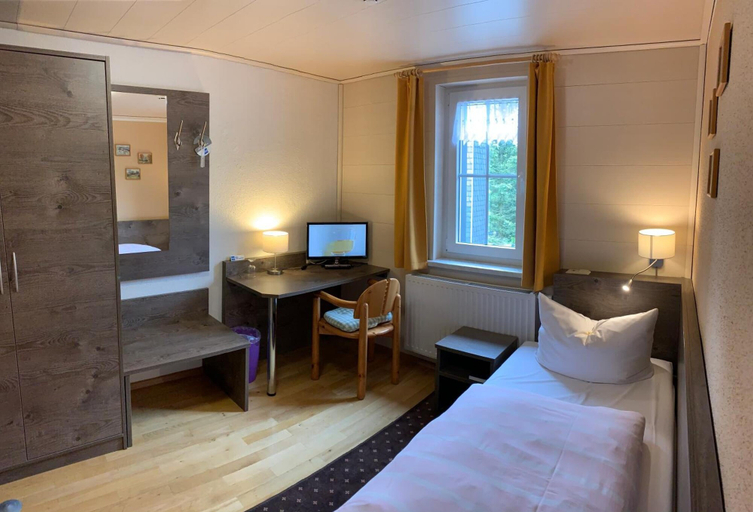 Bedroom 3, Hotel Dachsbaude & Kammbaude, Mittelsachsen