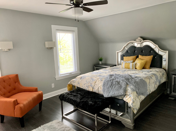 The Oakwood Cottage - With Yard & Parking, Niagara