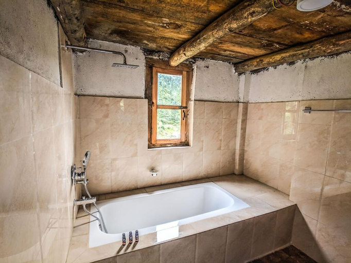Bathroom, Kyirmu Lodge Phaplu, Sagarmatha