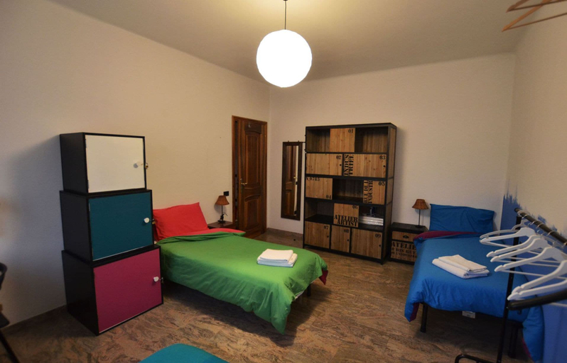 Bedroom 2, WAOBAB - We are one B&B, Bergamo