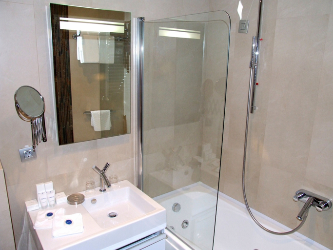 Bathroom 4, Astoria Hotel Budva - Montenegro