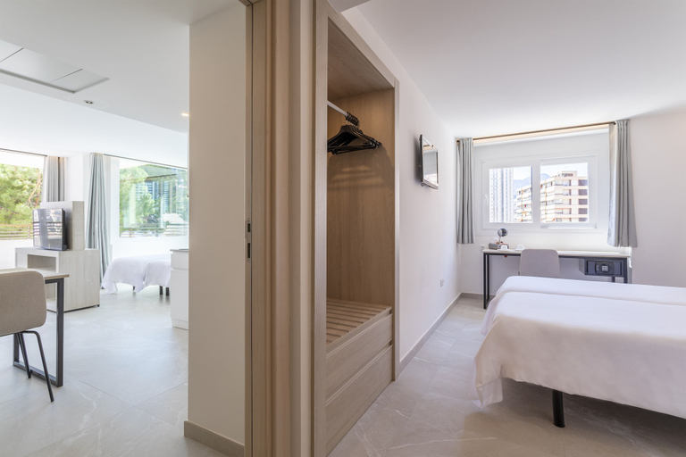 Bedroom 2, Halley Hotel & Apartments Affiliated by Meliá, Alicante