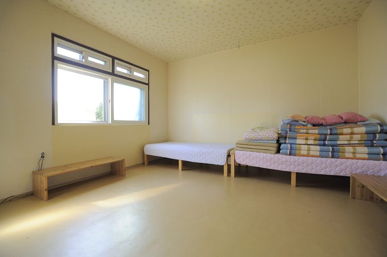 Bedroom 2, Sangwoojae, Jung