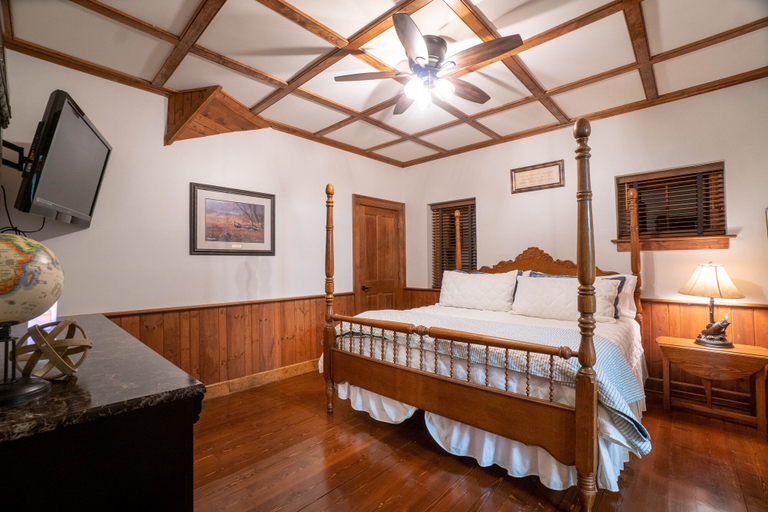 Bedroom 2, Bellissimo Castle, Hall