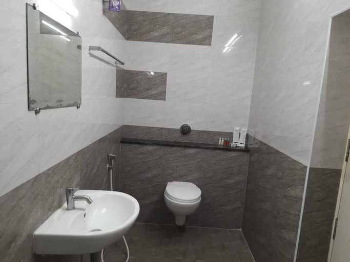 Bathroom 3, LIVGRAND HOTEL SRI DHEVI Salem, Salem