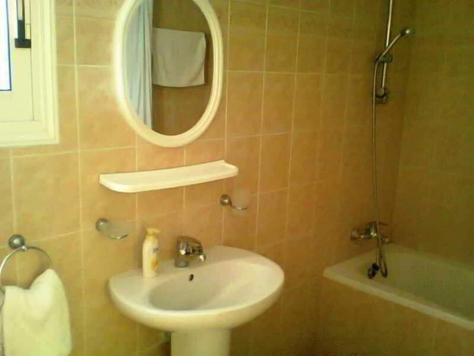 Bathroom 5, Aurora Apartments