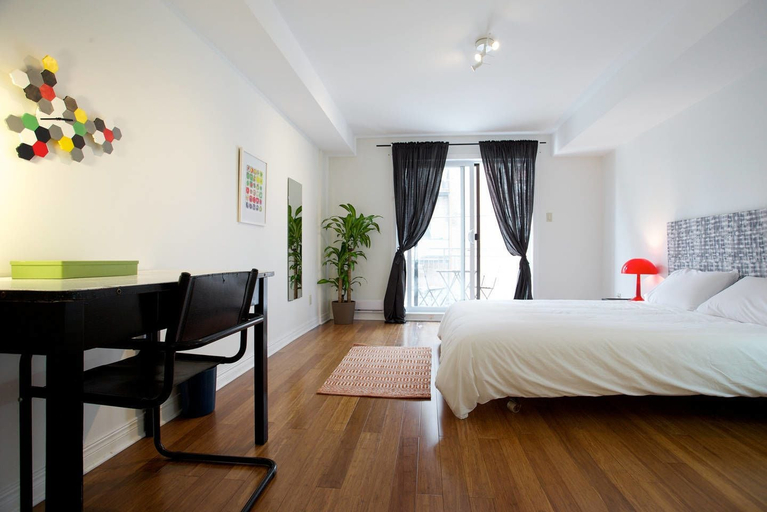 Bedroom 4, Designer Bohemian in the Mile-end!, Montréal