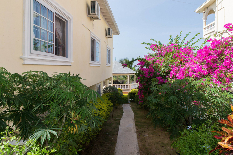 Exterior & Views 2, The Royal Kensington Villa