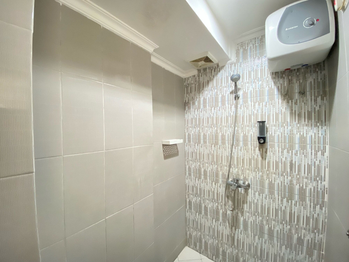 Bathroom 3, Cozy 2Br Apartment At Gateway Ahmad Yani Cicadas, Bandung
