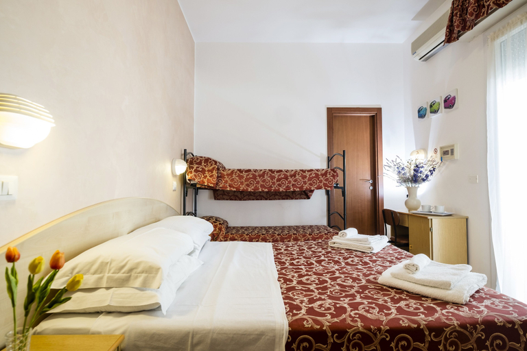 Bedroom 2, Hotel Belmar, Rimini