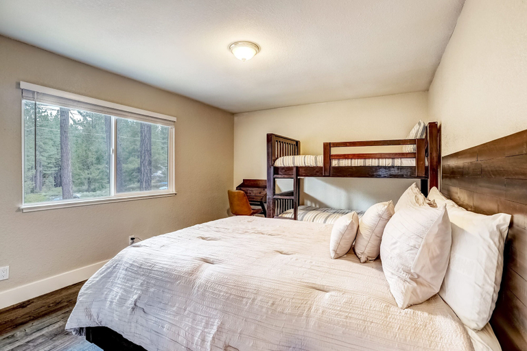 Bedroom 3, Grizzly Cottage, El Dorado