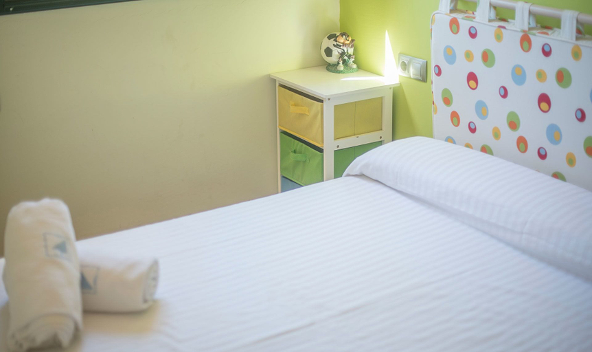 Bedroom 3, Modern House For Families (R77), Tarragona