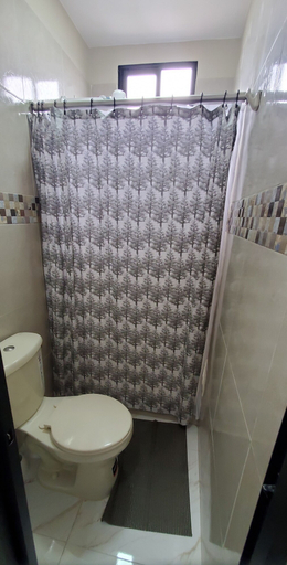 Bathroom 2, NCG Comegua 1, Guayaquil