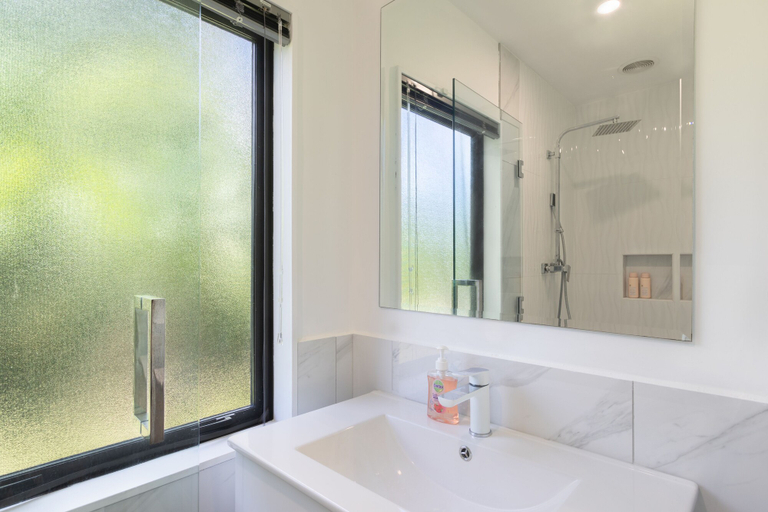 Bathroom 4, Inn Land Inn, Rorotonga