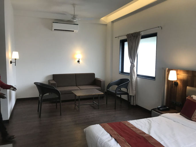 Bedroom 2, City Point Executive, Pune