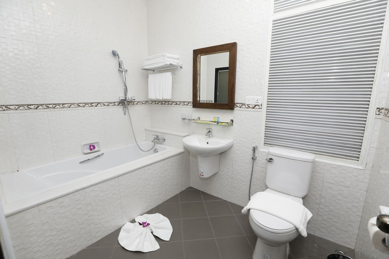 Bathroom 5, Cloud 10 Boutique Hotel, Yangon