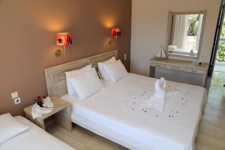 Bedroom, Sunshine Inn Hotel, Ionian Islands