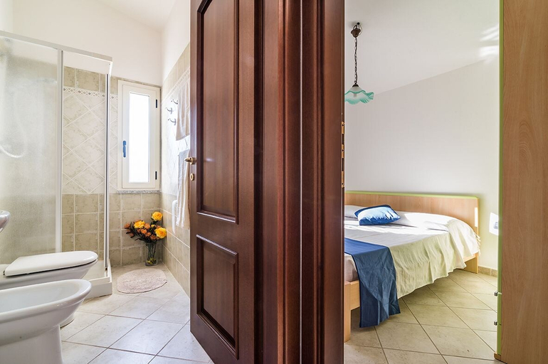 Bathroom 3, AffittaSardegna - Casa Fuile 1, Nuoro
