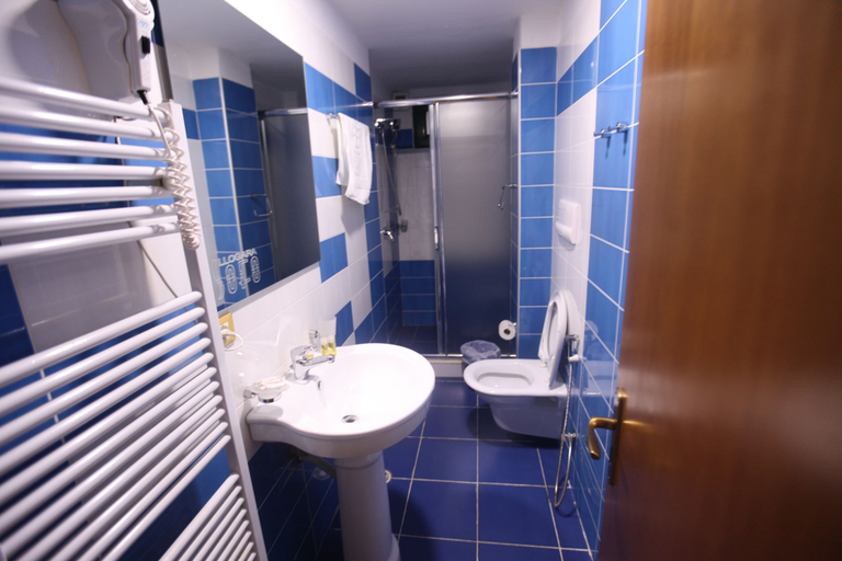 Bathroom 3, Hotel Sofo, Vlorës