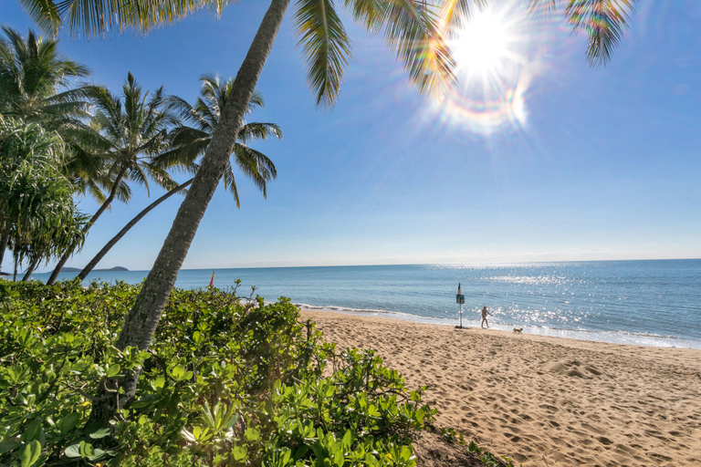 Others 5, Beachfront Bliss 3-bedroom Apartment with Sea View 4, Cairns