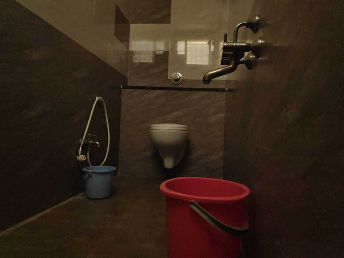 Bathroom 4, LIVGRAND HOTEL SRI DHEVI Salem, Salem