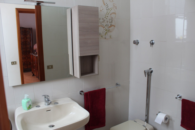 Bathroom 4, Il Glicine, Trapani