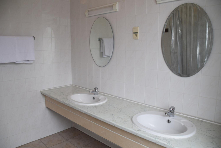 Bathroom 5, Hotel De Spiegel, Oost-Vlaanderen