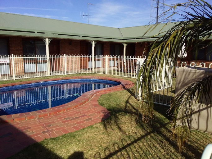 Sport & Beauty 5, Regency Court Motel, Moira - West