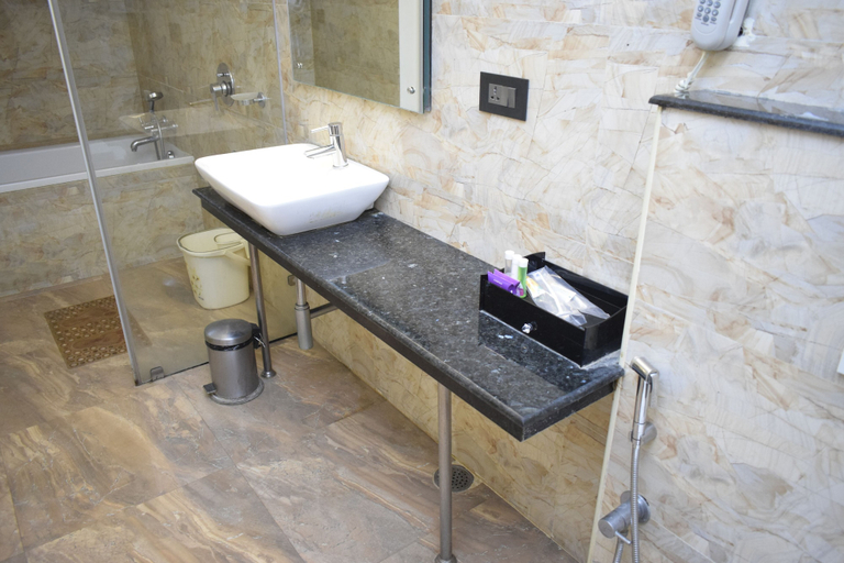 Bathroom 4, Hotel Million Day, Nagappattinam