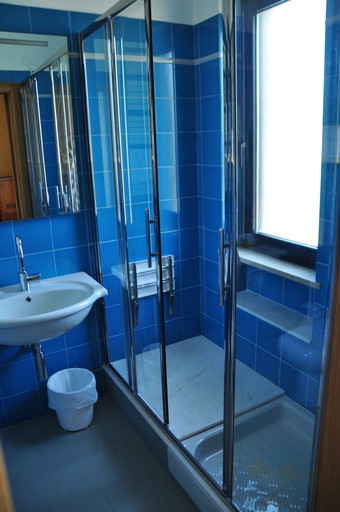Bathroom 4, Hotel Maja, Pescara