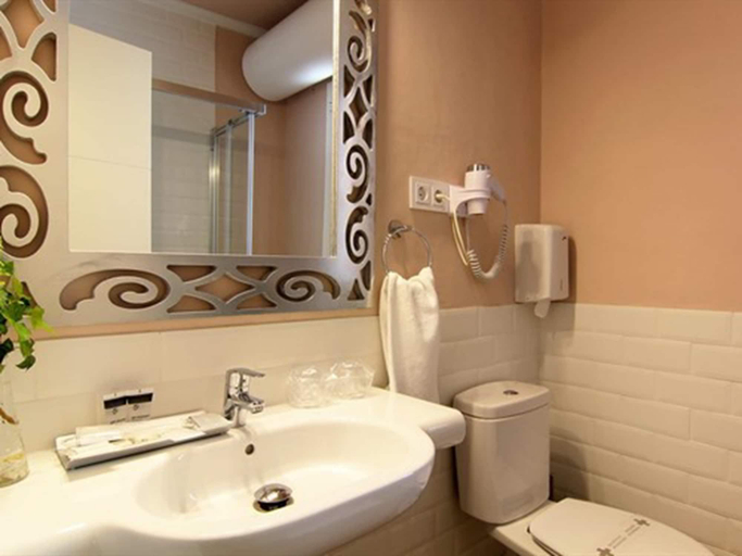 Bathroom 5, Hostal los Castañuelos, Ávila