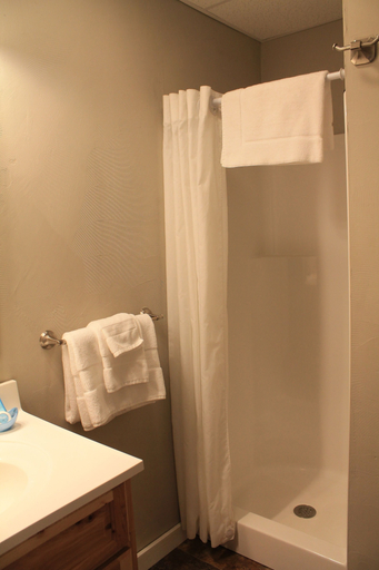 Bathroom 3, Strictly Moose Luxury Vacation Suites, Coos