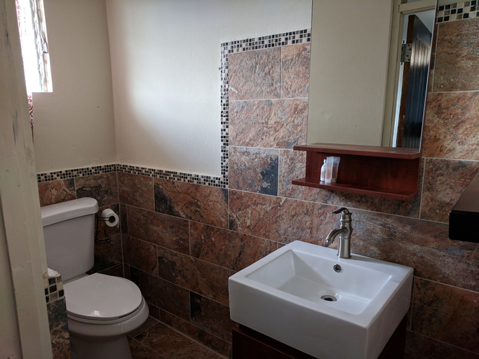 Bathroom 4, Rockhampton Retreat Guest House