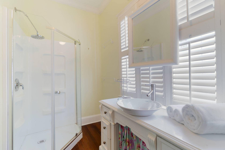 Bathroom 4, New Live Oak Cottage/beach/downtown/pool/shops/cafés, Palm Beach