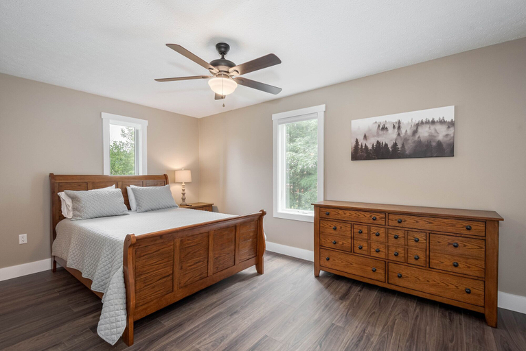 Bedroom 2, Blue Skies, Garrett