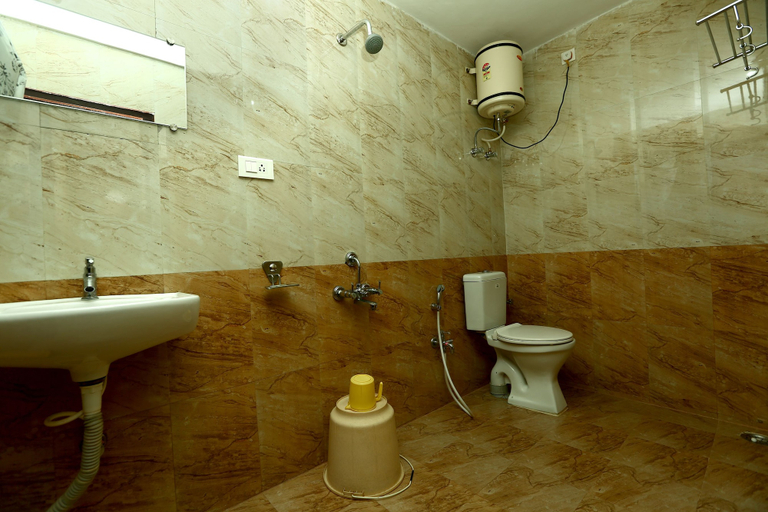 Bathroom 4, Al Woodlands Residency, The Nilgiris