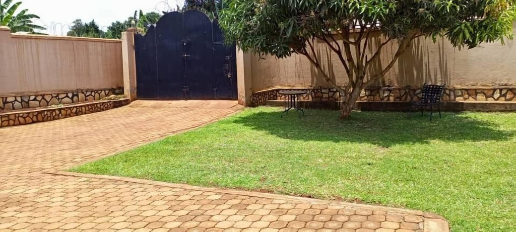 Property entrance, Bujagali Villa, Jinja