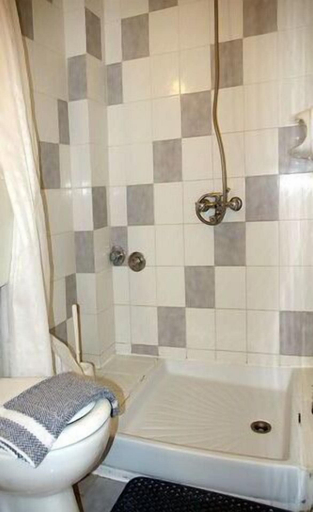 Bathroom 5, Klery Studios, Crete