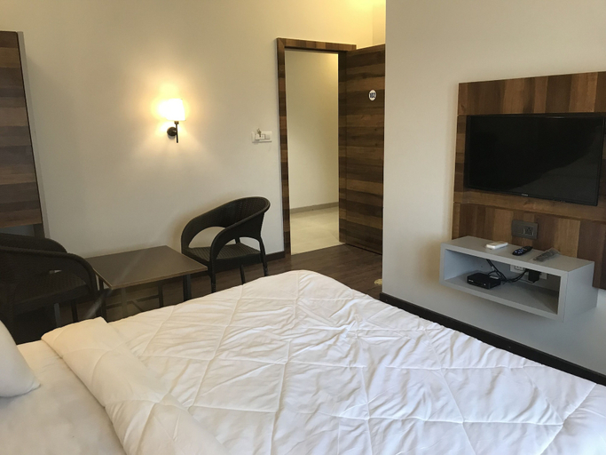 Bedroom 2, City Point Executive, Pune