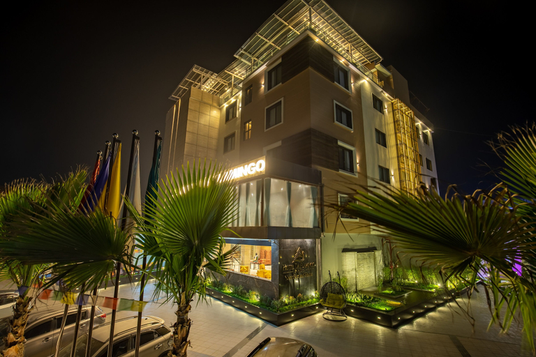 Exterior & Views