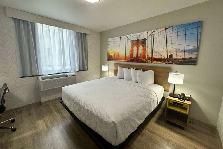Bedroom 3, Days Inn by Wyndham Brooklyn / Eastern Parkway, New York