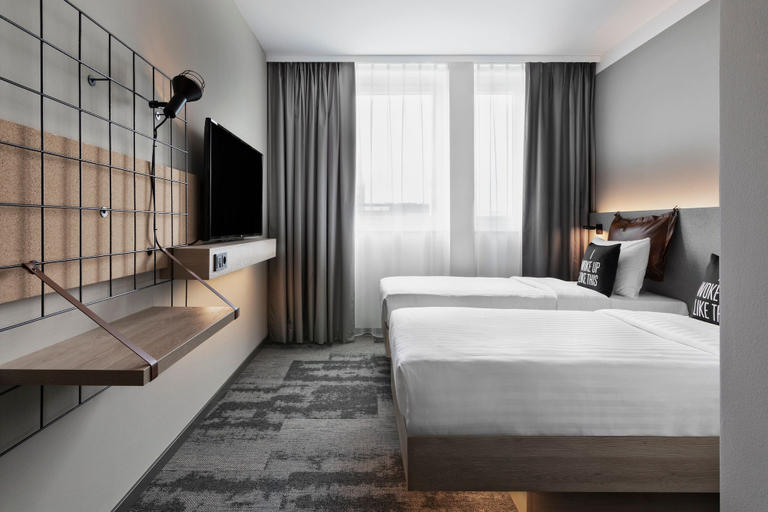 Bedroom 3, Moxy Duesseldorf City, Düsseldorf